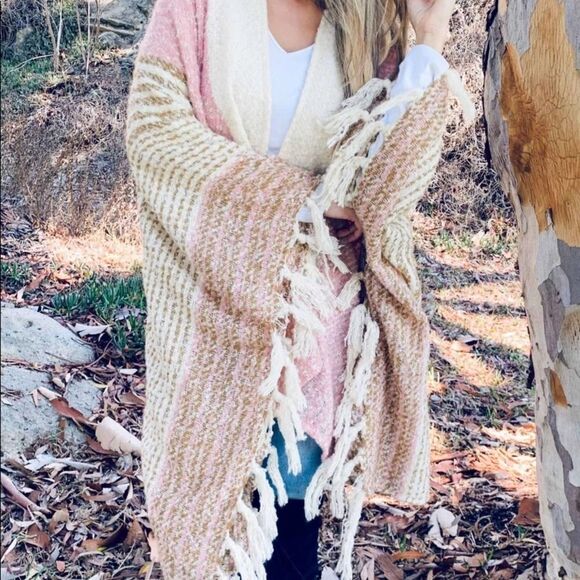 Poncho Style‎ Cardigan OS - Picture 2 of 16